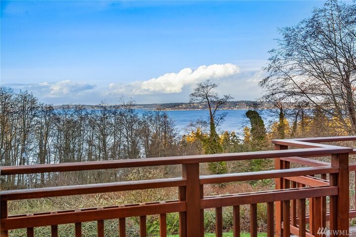Property Photo: 6115 SW Luana Beach Road WA 98070