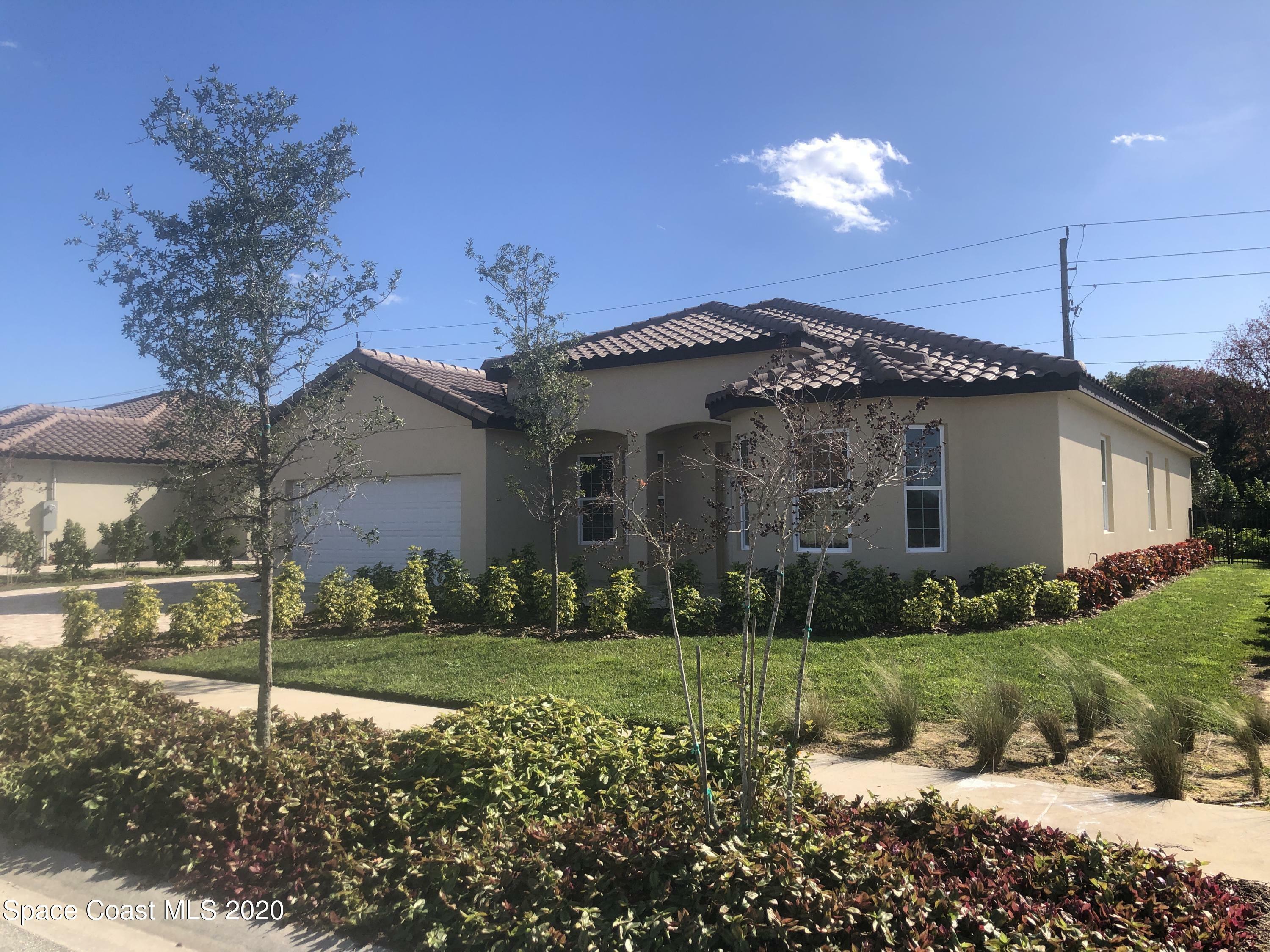 Property Photo: 3012 Edington Drive FL 32780