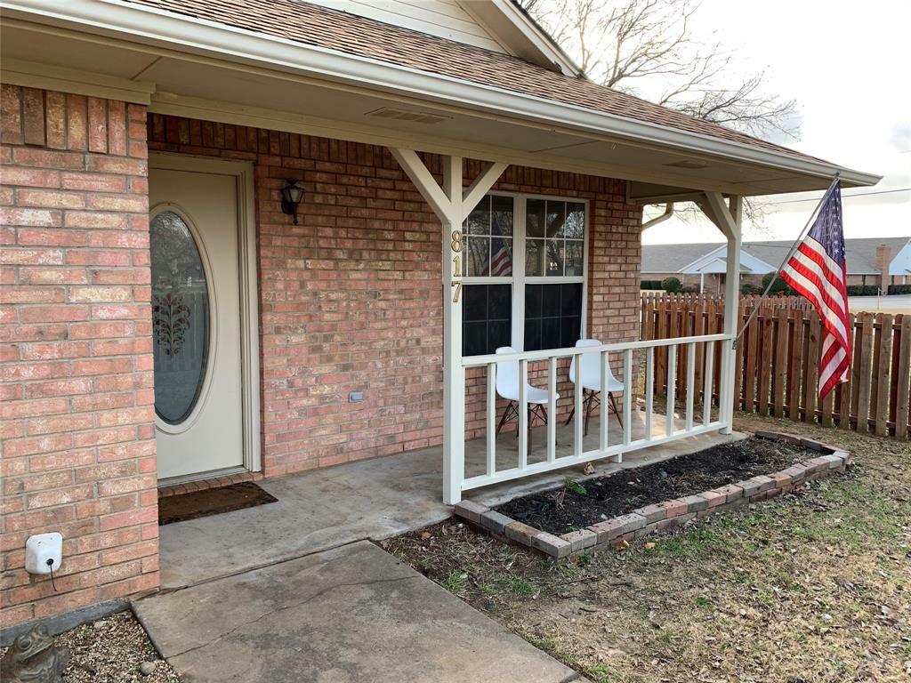 Property Photo:  817 W 5th Street  TX 76247 