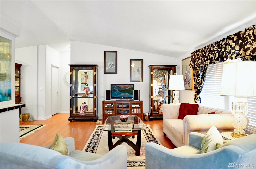 Property Photo: 15418 122nd Av Ct E WA 98374