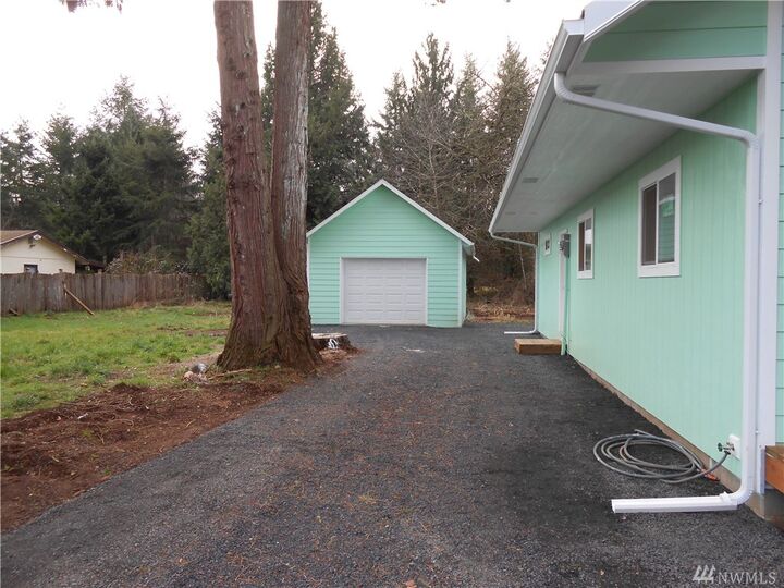 Property Photo:  417 Central Ave  WA 98572 