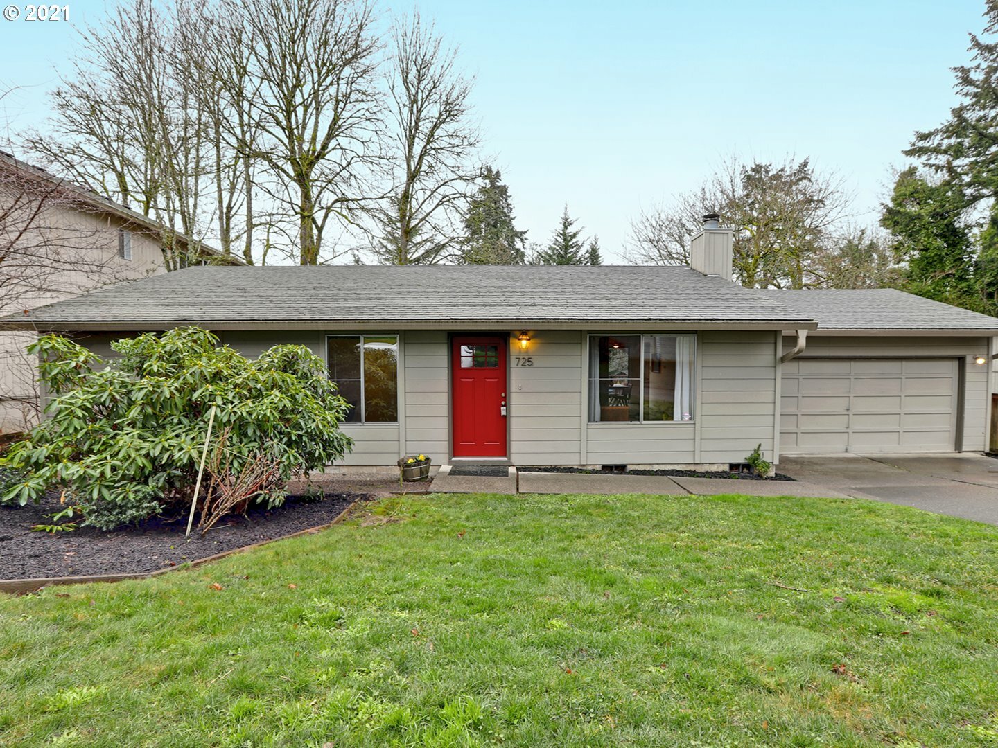 Property Photo:  725 SW 6th Ct  OR 97219 