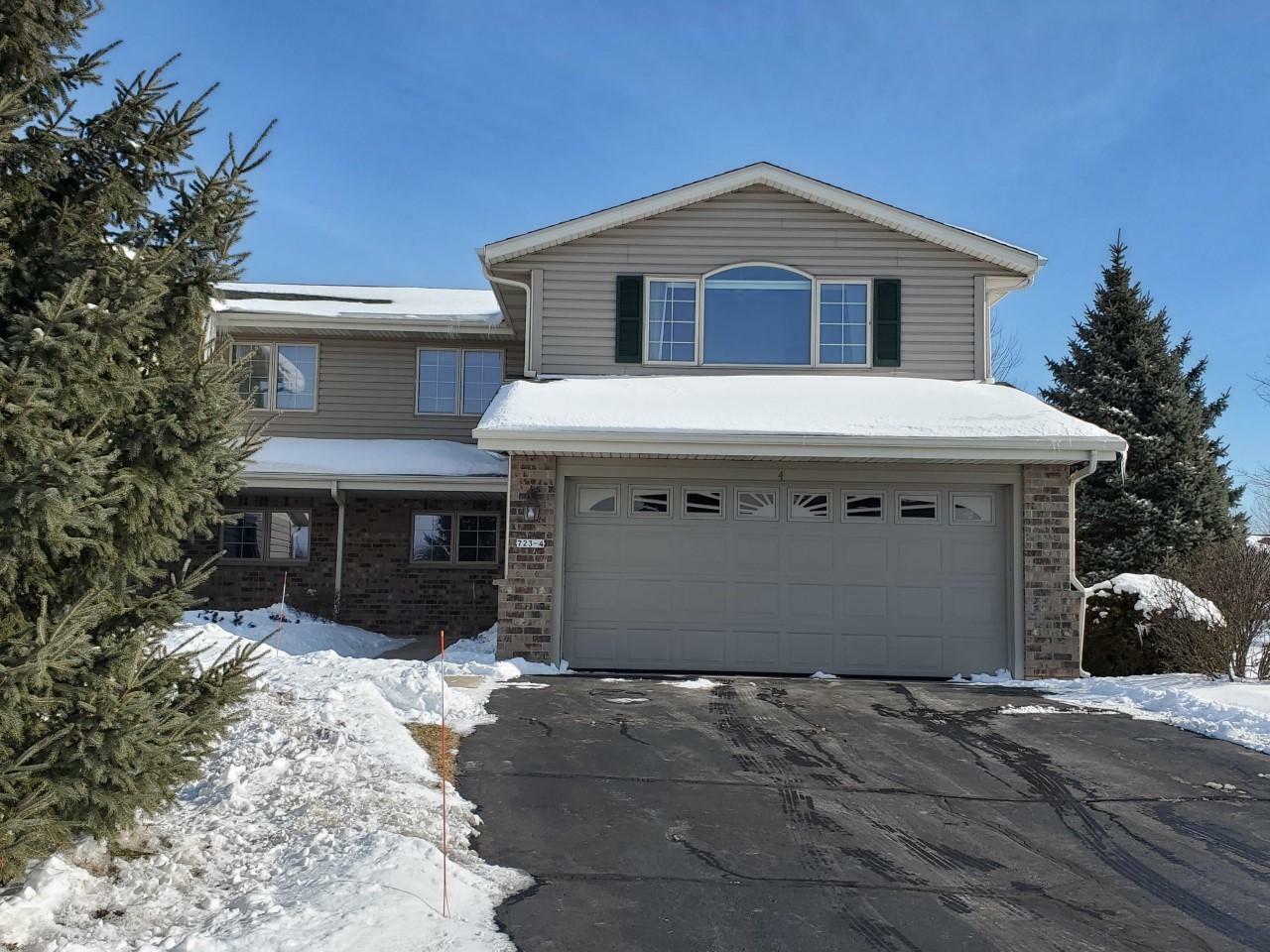 Property Photo:  723 Stoney Creek Ct 4  WI 53095 