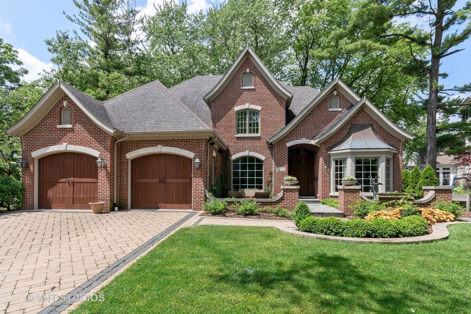 Property Photo:  1221 Millet Street  IL 60563 