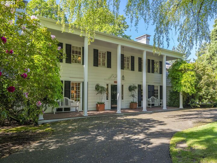 414 SW Edgecliff Rd  Portland OR 97219 photo