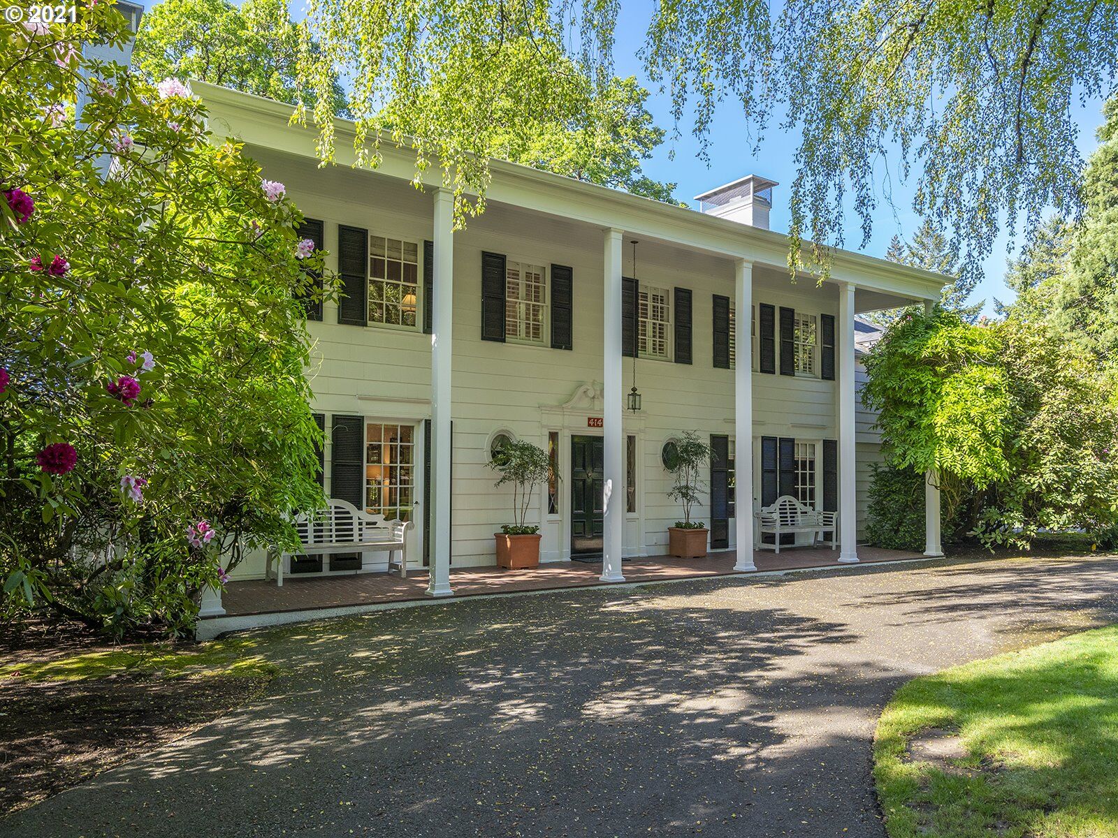 Property Photo:  414 SW Edgecliff Rd  OR 97219 