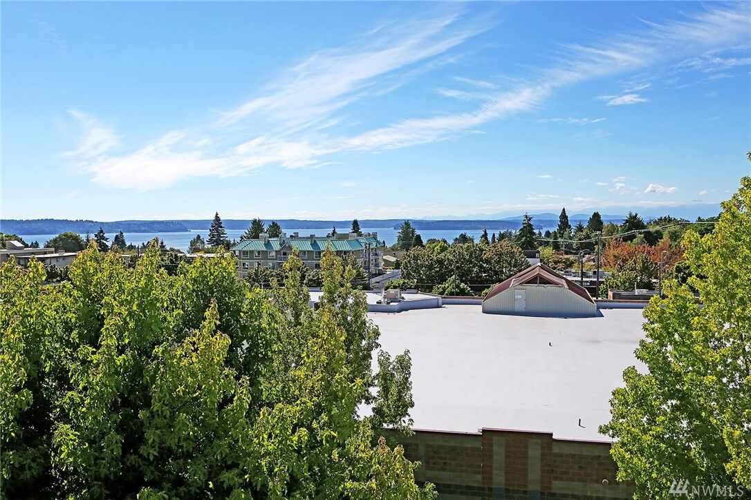 Property Photo: 6508 42nd Ave SW C WA 98136