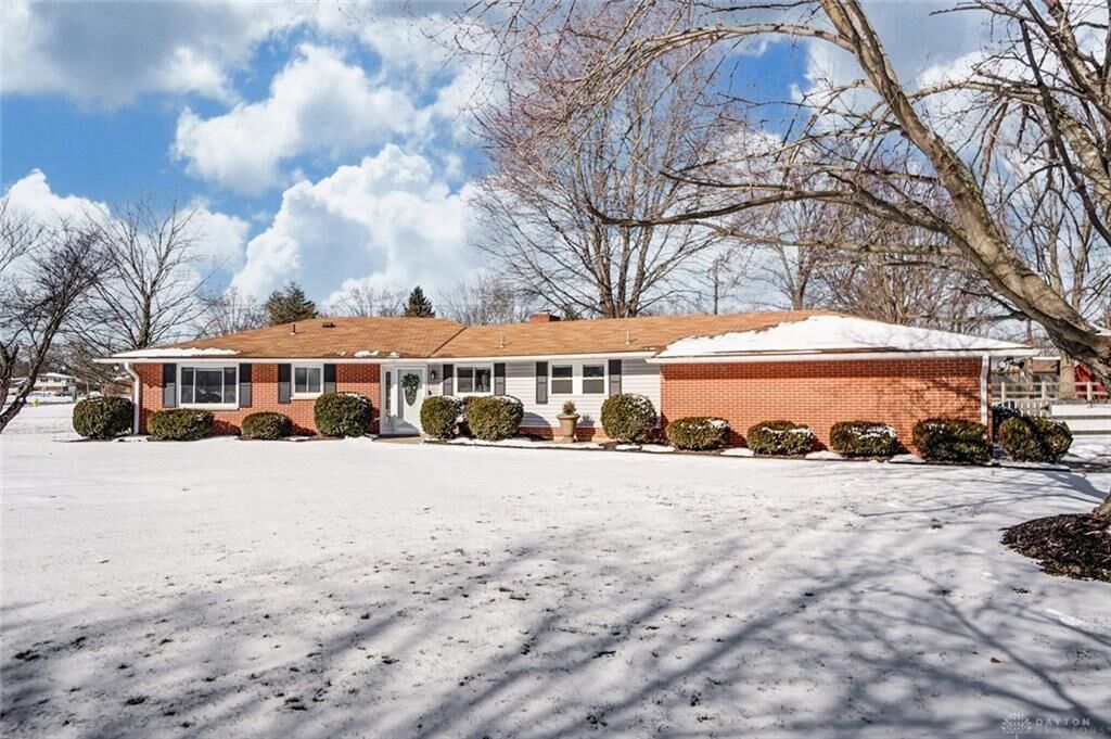 Property Photo: 1435 Delynn Drive OH 45459