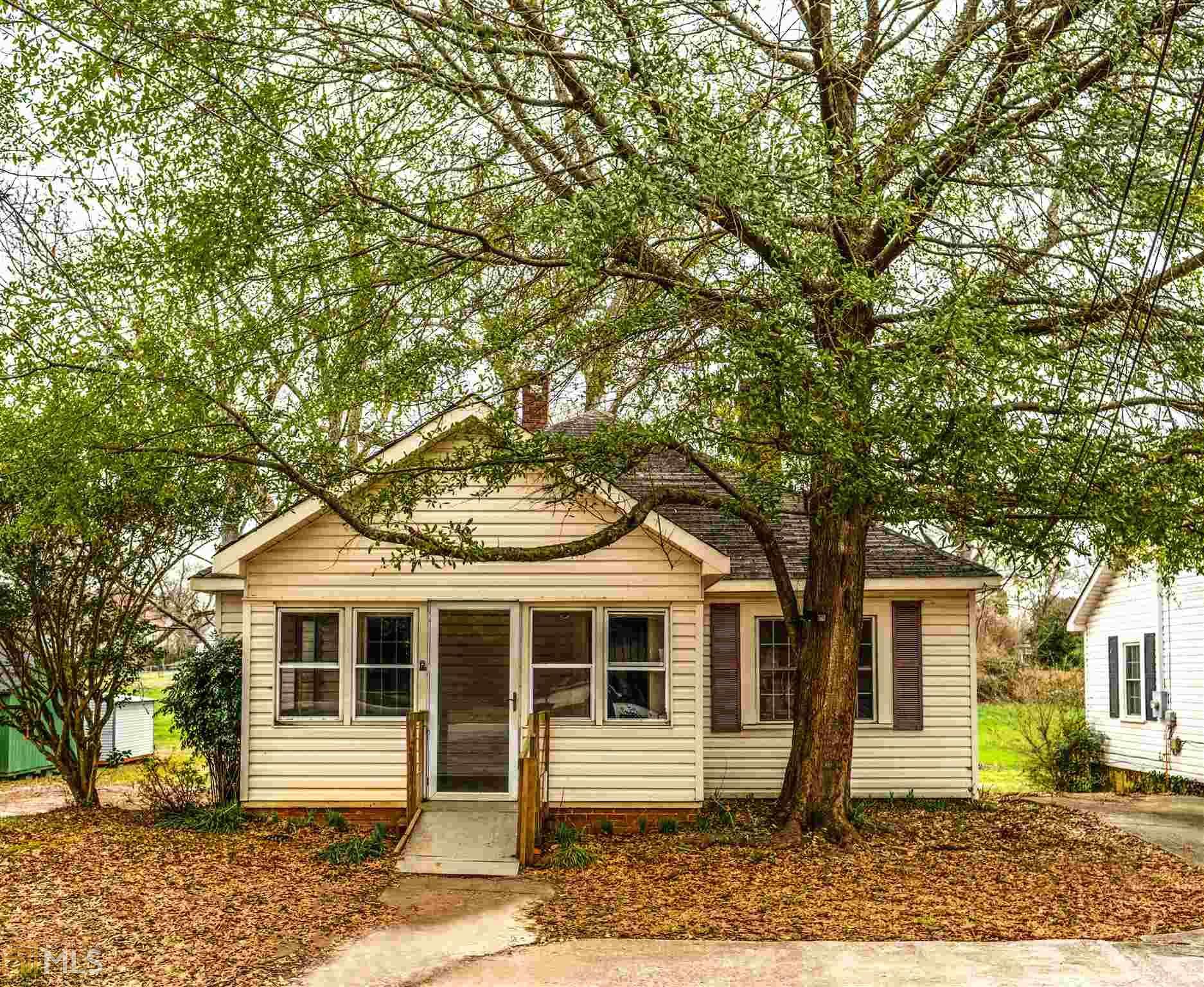 Property Photo: 424 Dixie St GA 30117