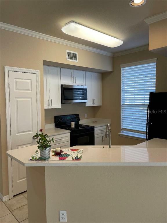 Property Photo:  5520 Rosehill Road 101  FL 34233 