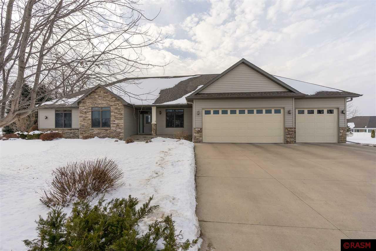 Property Photo: 141 Hidden Oaks MN 56001