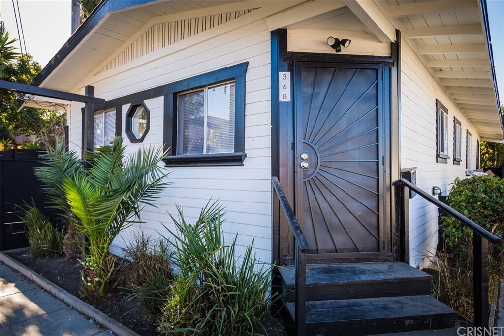 Property Photo: 705 4th Avenue CA 90291