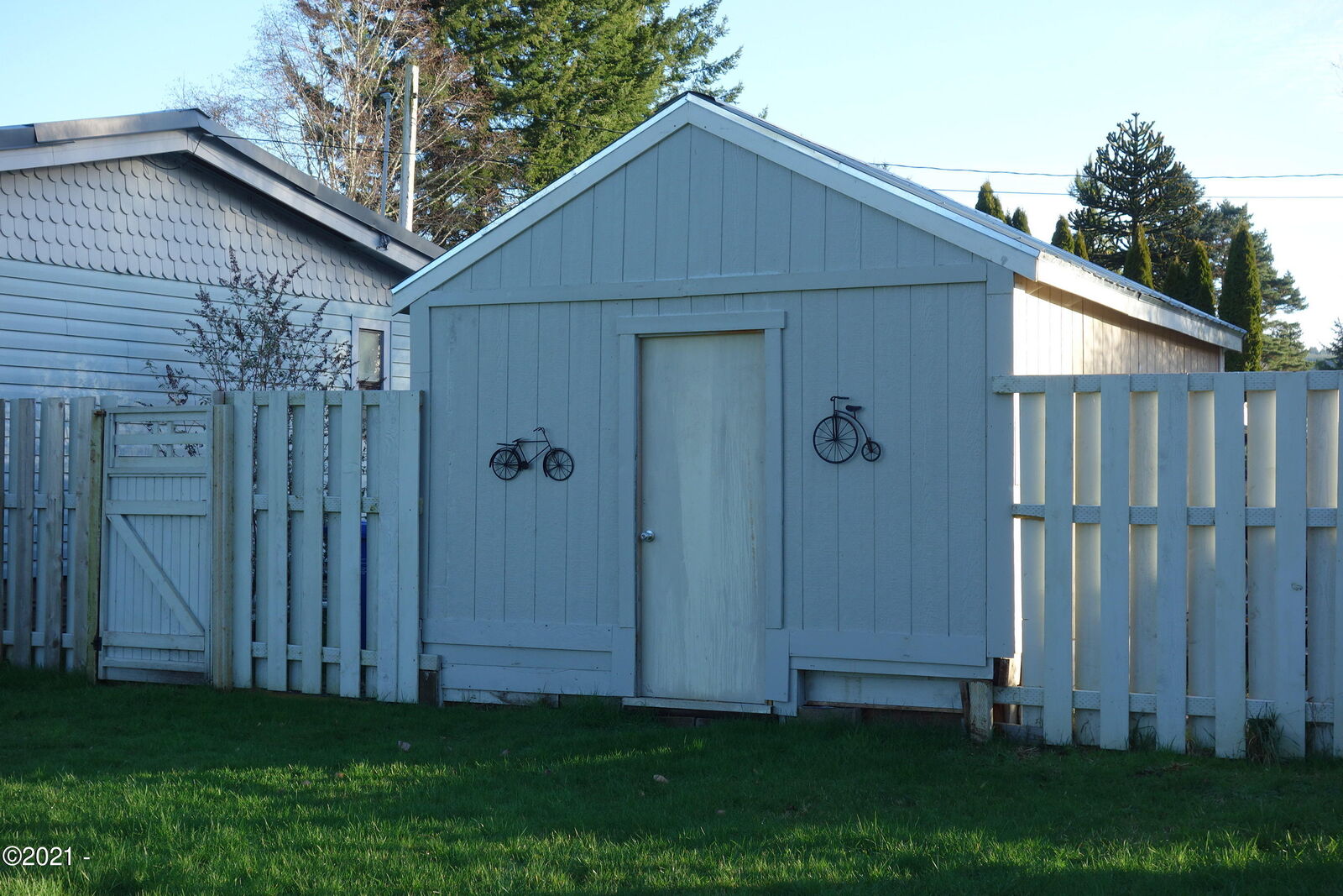 Property Photo:  432 A Street  OR 97380