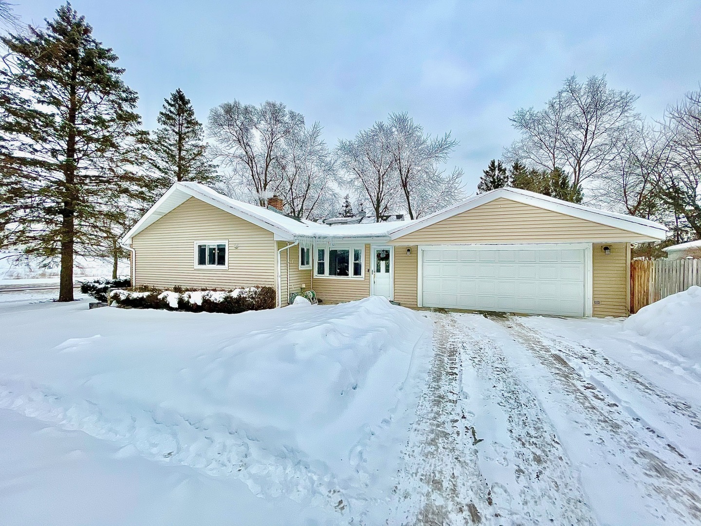 Property Photo: 715 W Palatine Road IL 60067