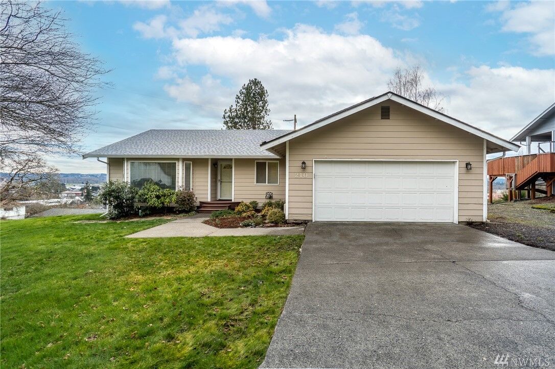 Property Photo: 210 SE Winchester Hills Dr WA 98532