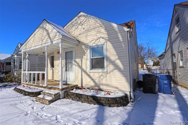 Property Photo:  25478 Ivanhoe  MI 48239 