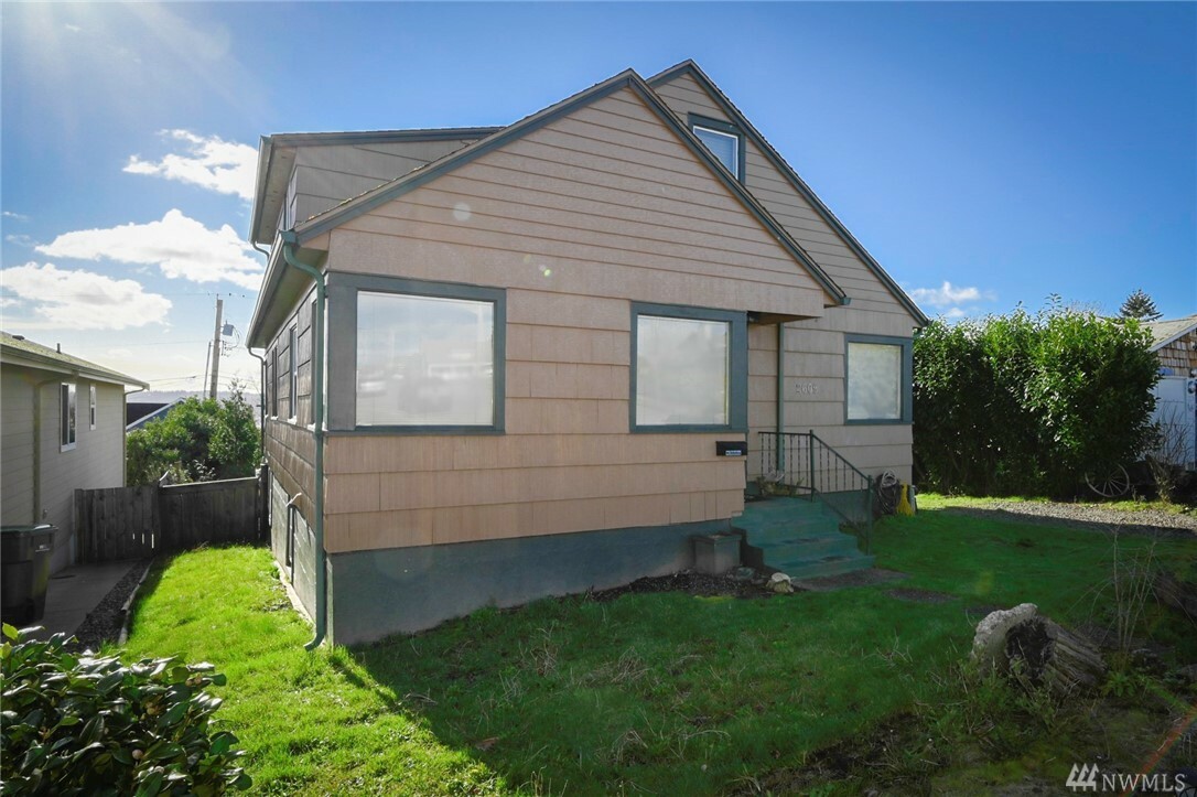 2609 E 17th St  Bremerton WA 98310 photo