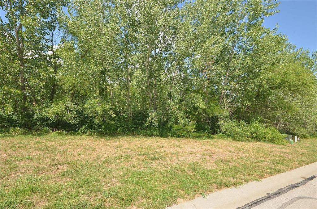 Property Photo: 8110 Westlake Drive MO 64152