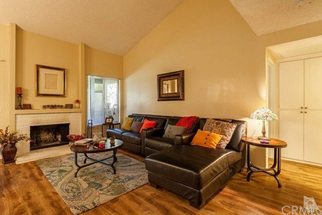 Property Photo:  463 Arbor Lane Court 204  CA 91360 