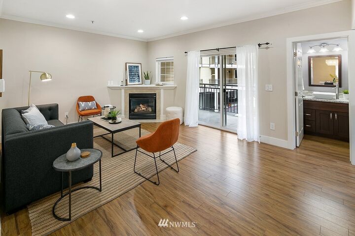 Property Photo:  1800 NE 40th Street F1  WA 98056 