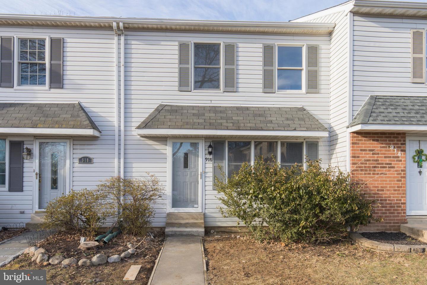 Property Photo: 916 Greenhouse Drive PA 19018