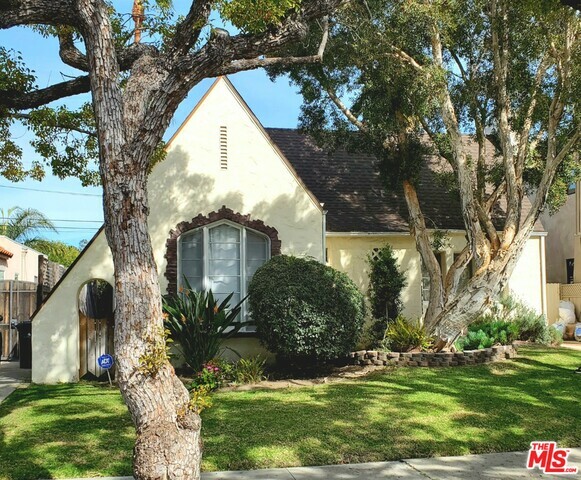 Property Photo:  6211   Lindenhurst Ave  CA 90048 