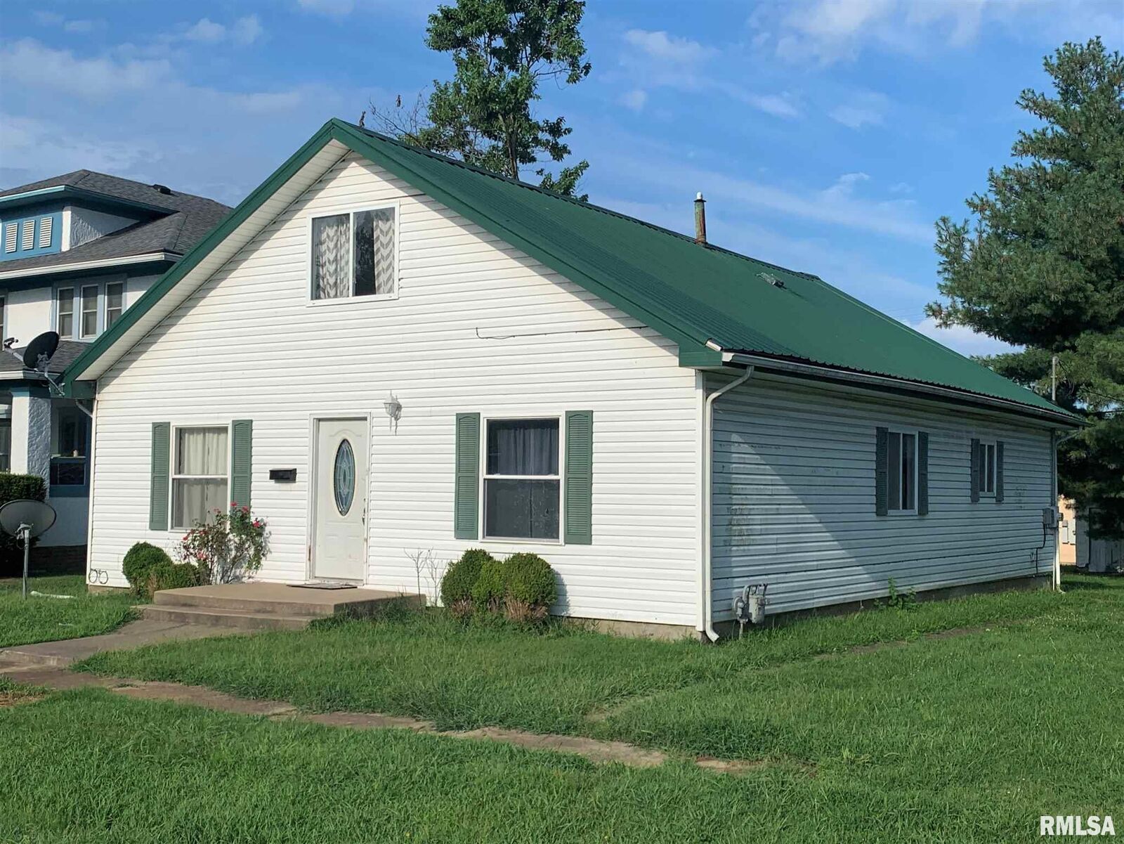 Property Photo:  819 S 14th  IL 62948 
