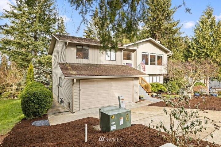 Property Photo: 20924 NE 44th Street WA 98074
