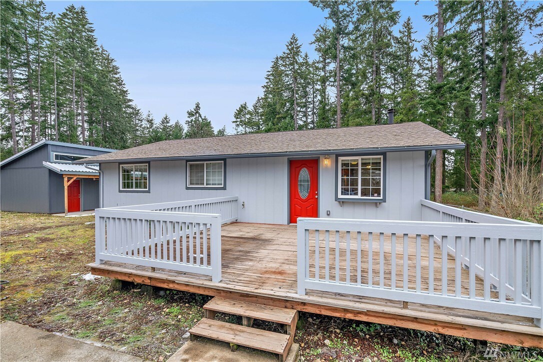 Property Photo:  20728 Orting Kapowsin Hwy E  WA 98338 