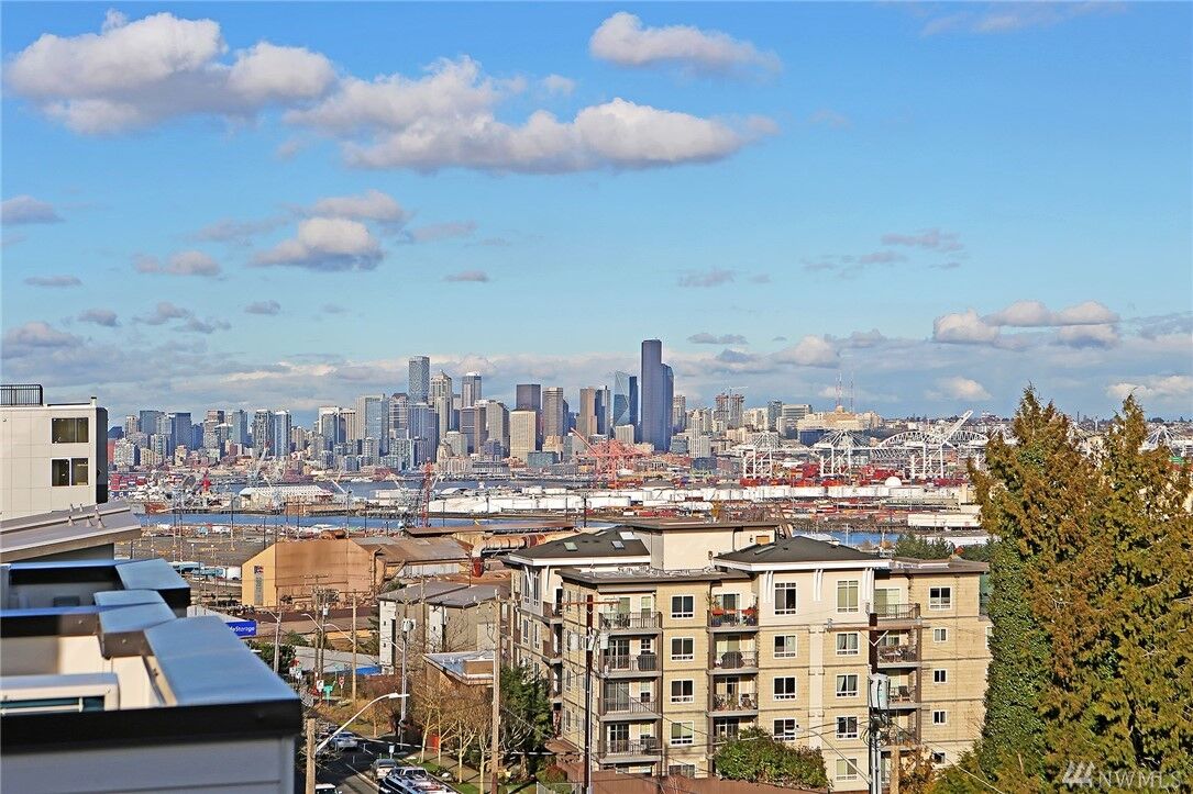 Property Photo:  3104 SW Avalon Wy A  WA 98126 