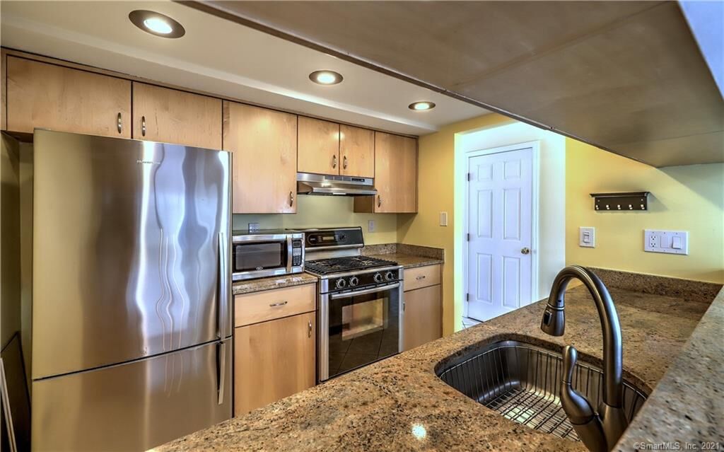 Property Photo:  86 Country Walk 86  CT 06484 