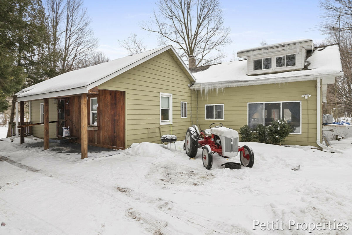 Property Photo:  10049 Cressey Road  MI 49080 