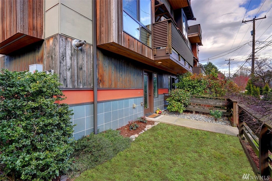 Property Photo:  1504 N 80th St.  WA 98103 