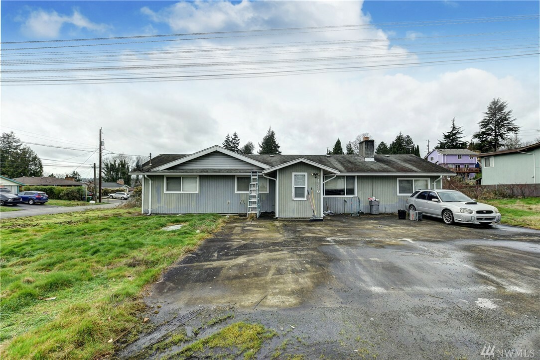 Property Photo:  4620 S Cooper St  WA 98118 