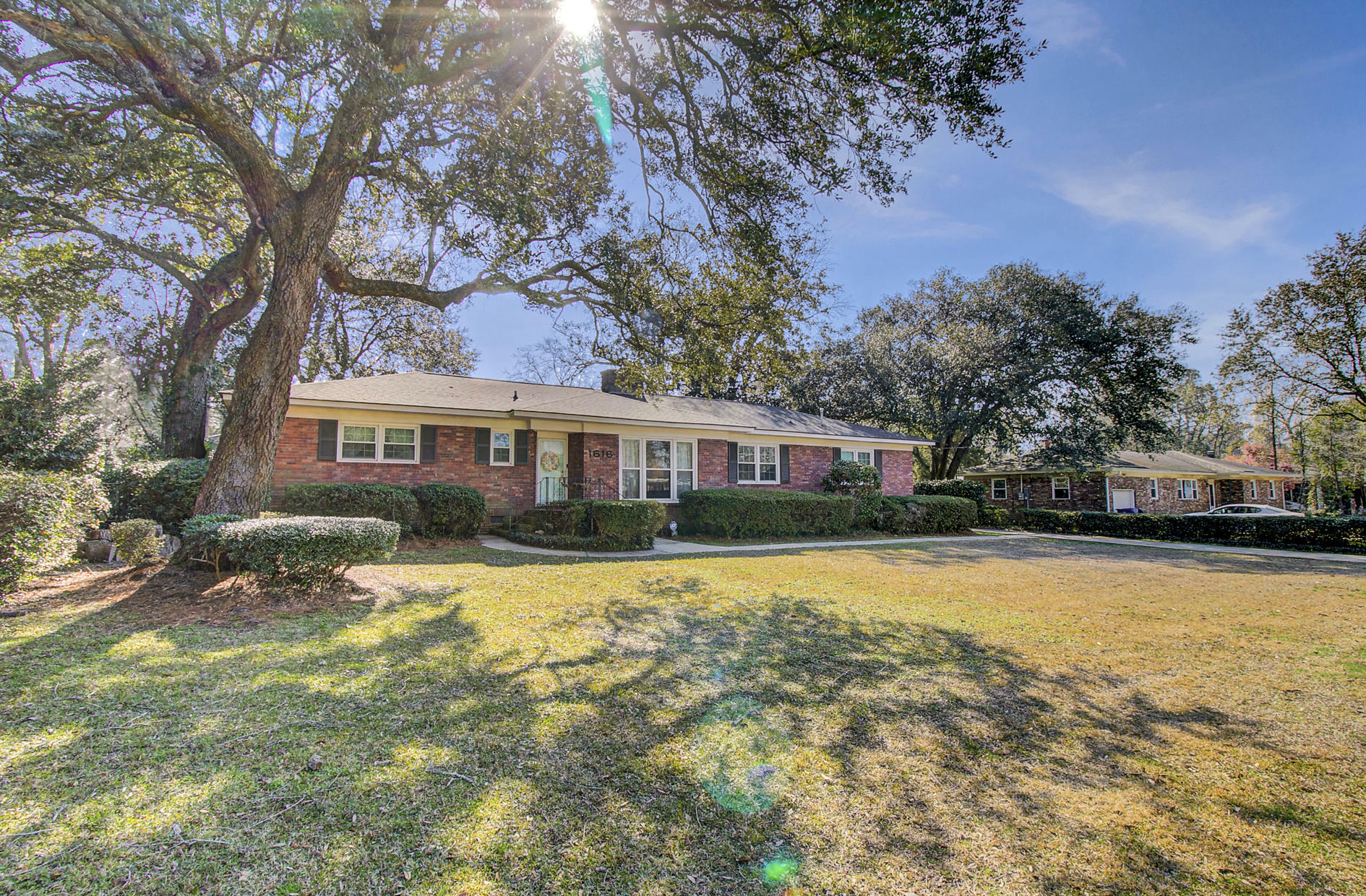 Property Photo:  1616 Holton Place  SC 29407 