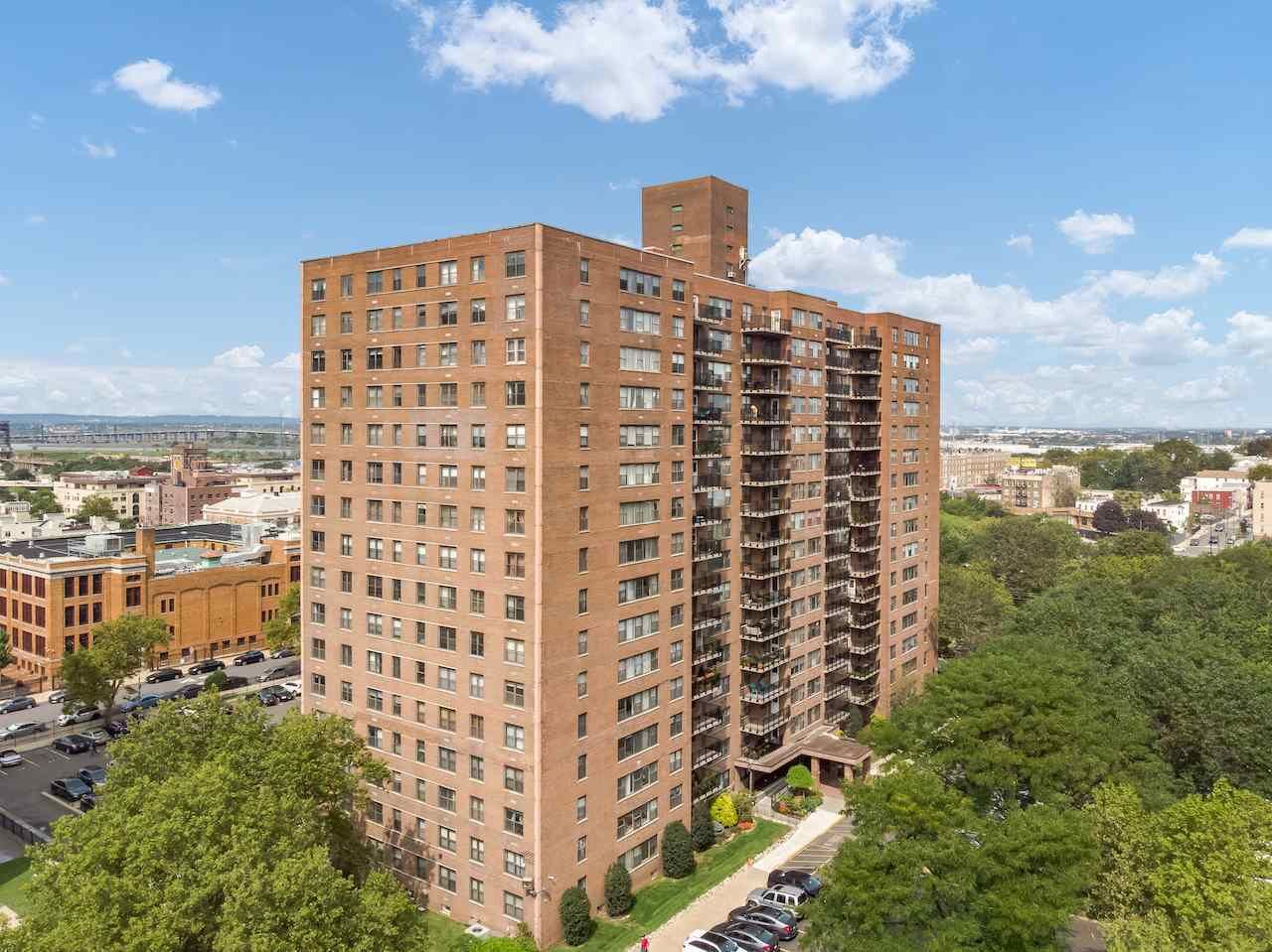 Property Photo:  225 St Pauls Ave 2B  NJ 07306 
