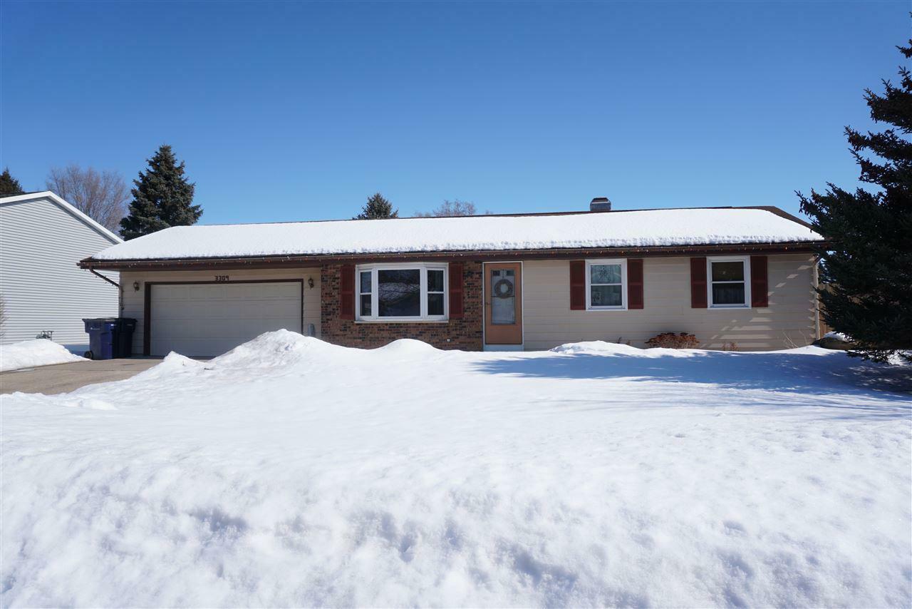 Property Photo:  3309 Turnberry Dr  WI 53548 