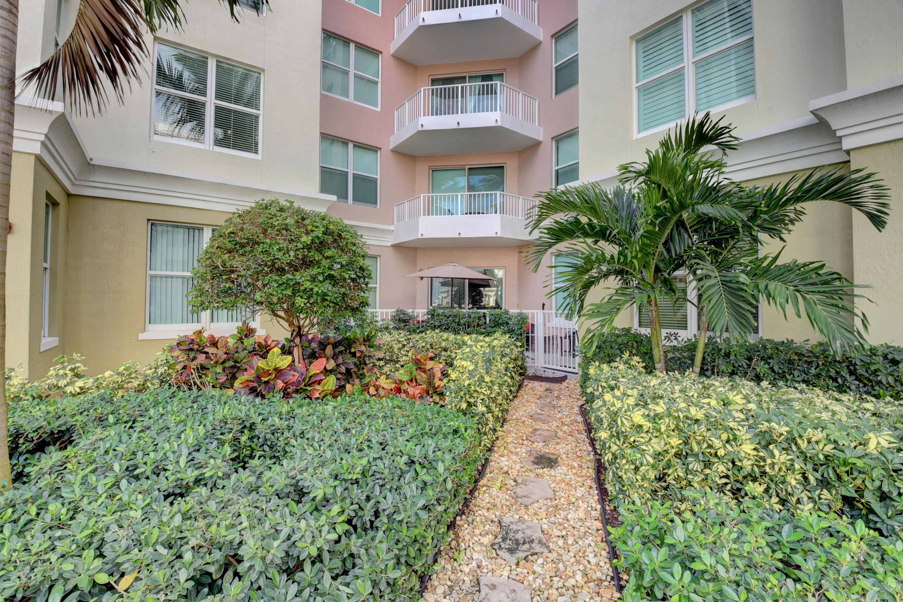 Property Photo: 806 E Windward Way 214 FL 33462