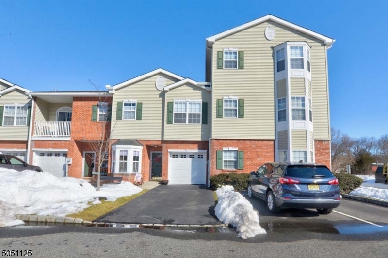 Property Photo:  32 Allister Ct  NJ 07035 