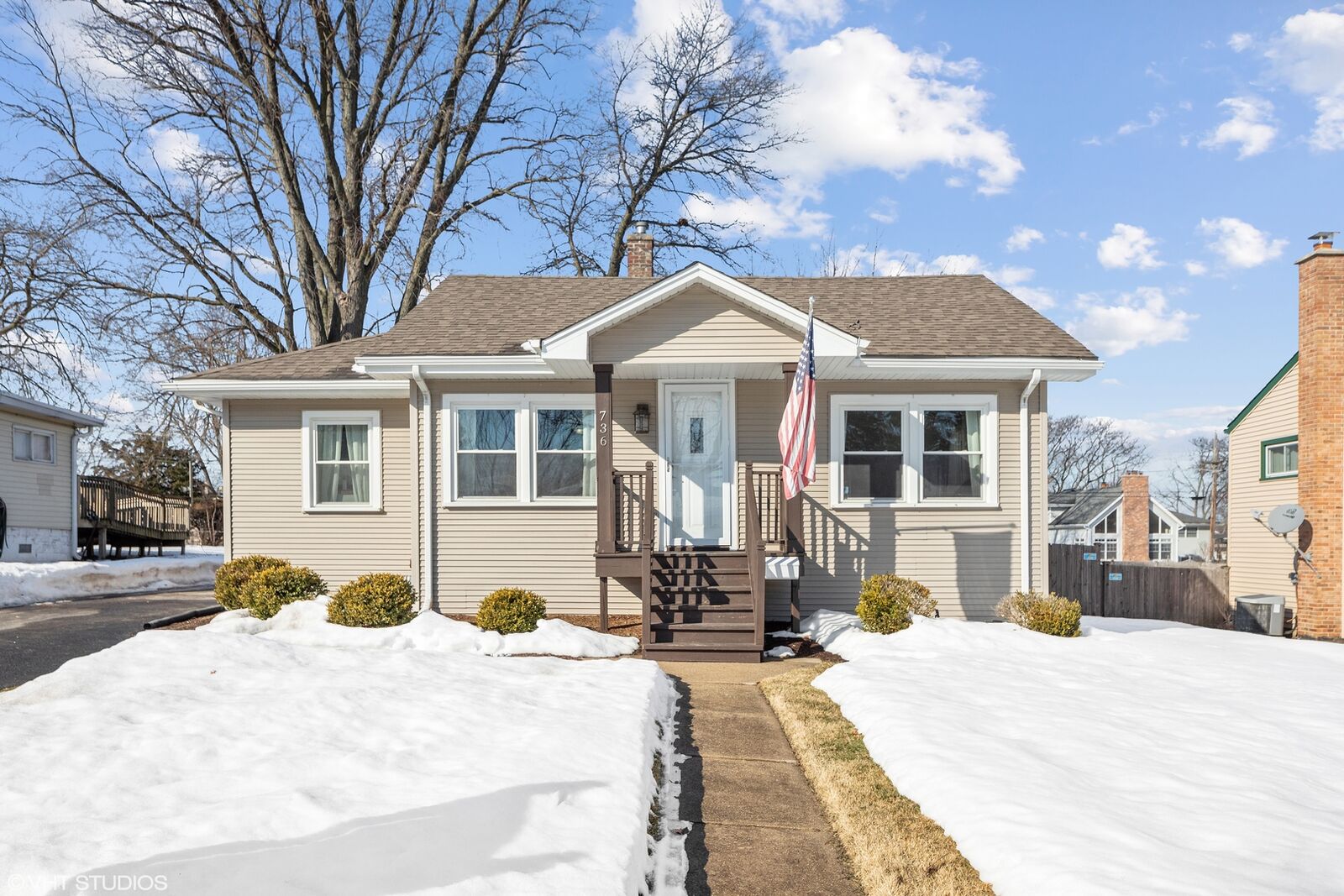 Property Photo:  736 S Grace Street  IL 60148 