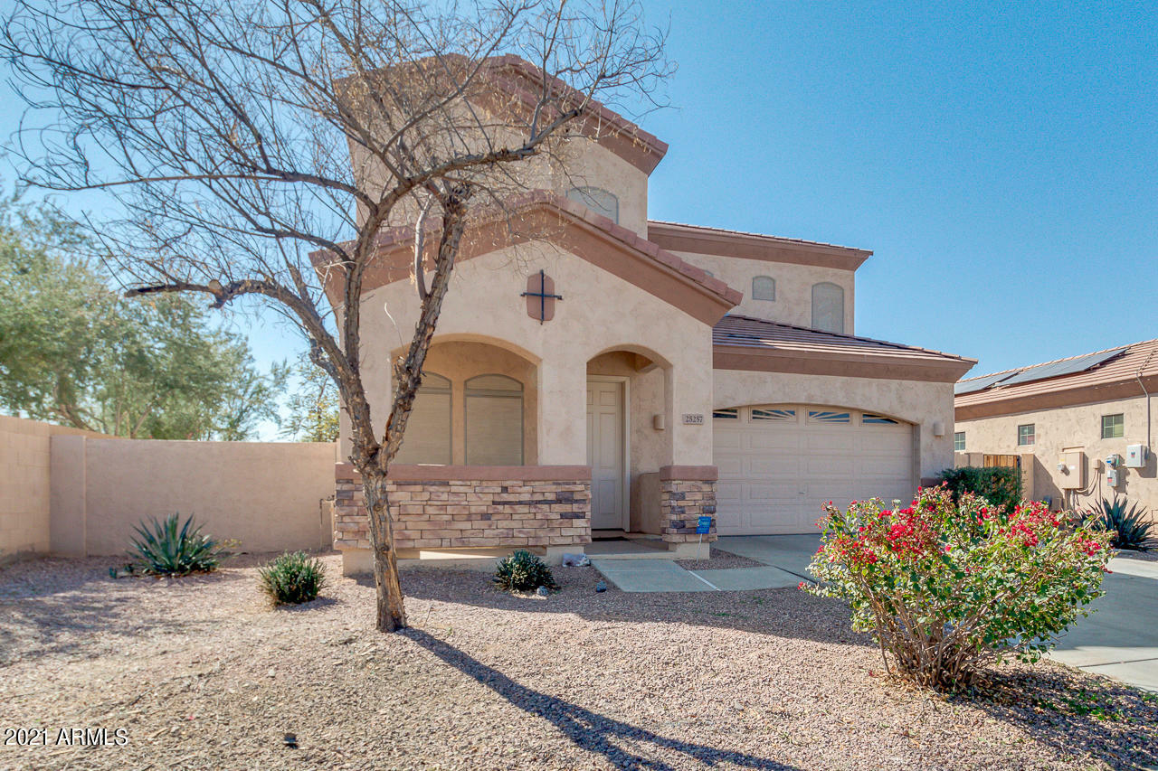 Property Photo:  25257 W Parkside Lane N  AZ 85326 