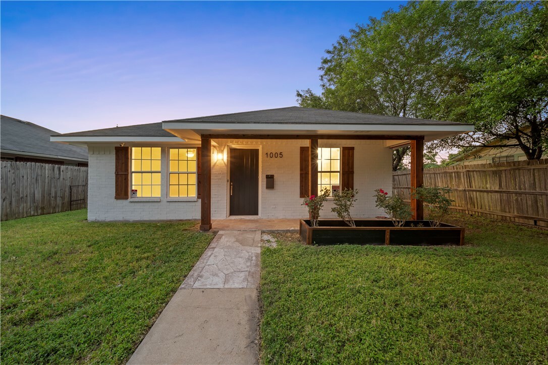 Property Photo:  1005 Brown Avenue  TX 76706 