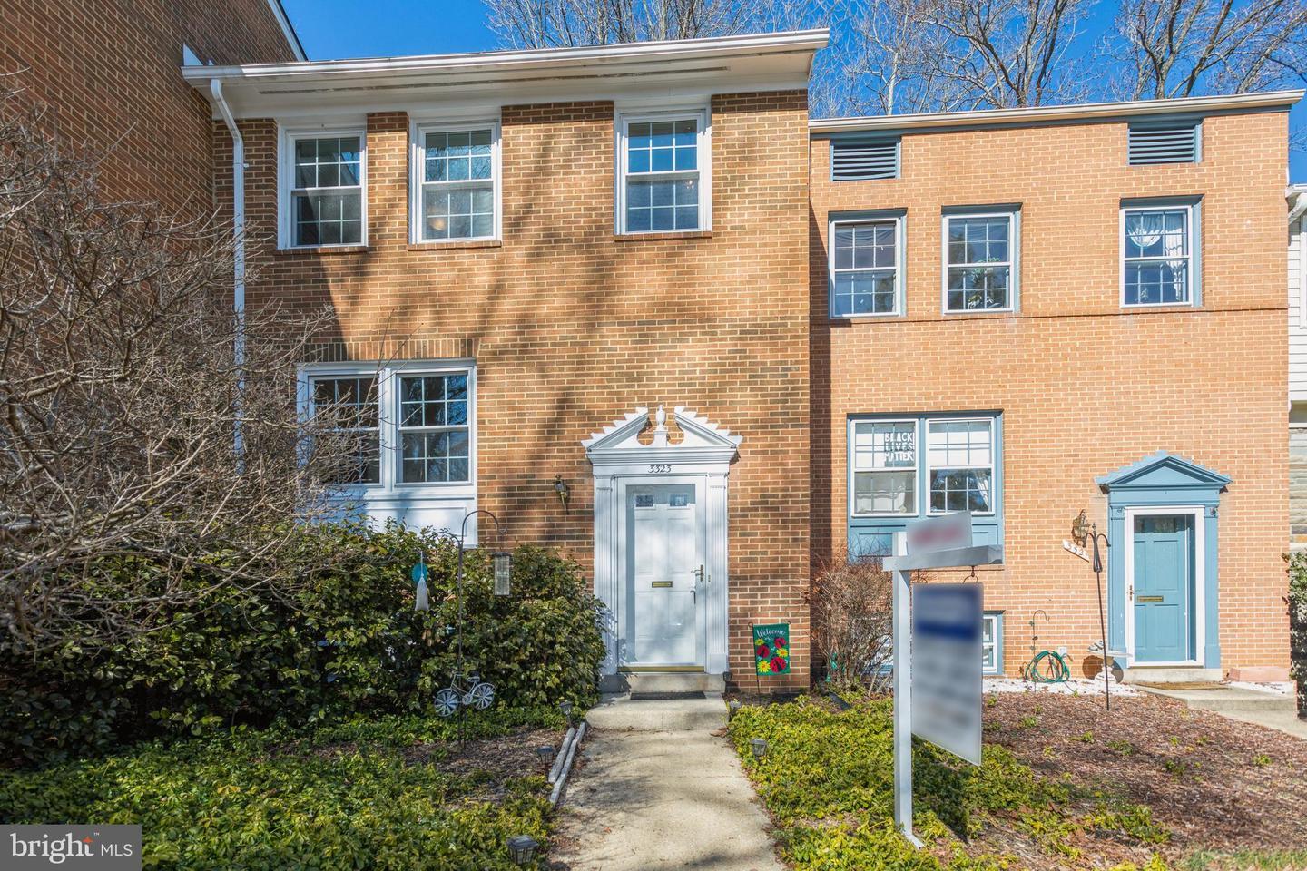 Property Photo: 3323 Breckenridge Court VA 22003