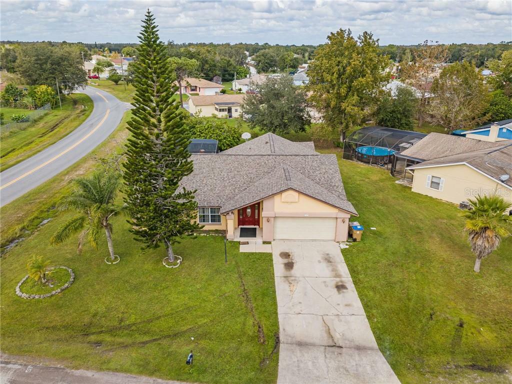 Property Photo:  702 Del Rio Way  FL 34758 