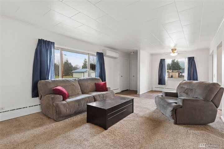 Property Photo: 660 Sauk Ave WA 98241