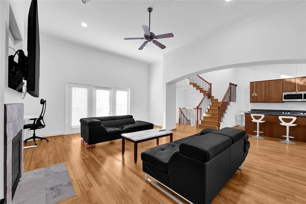 Property Photo:  5841 Darling Street C  TX 77007 
