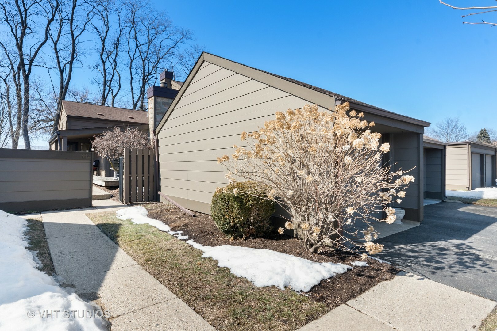 Property Photo:  114 Aberdeen Court  IL 60134 