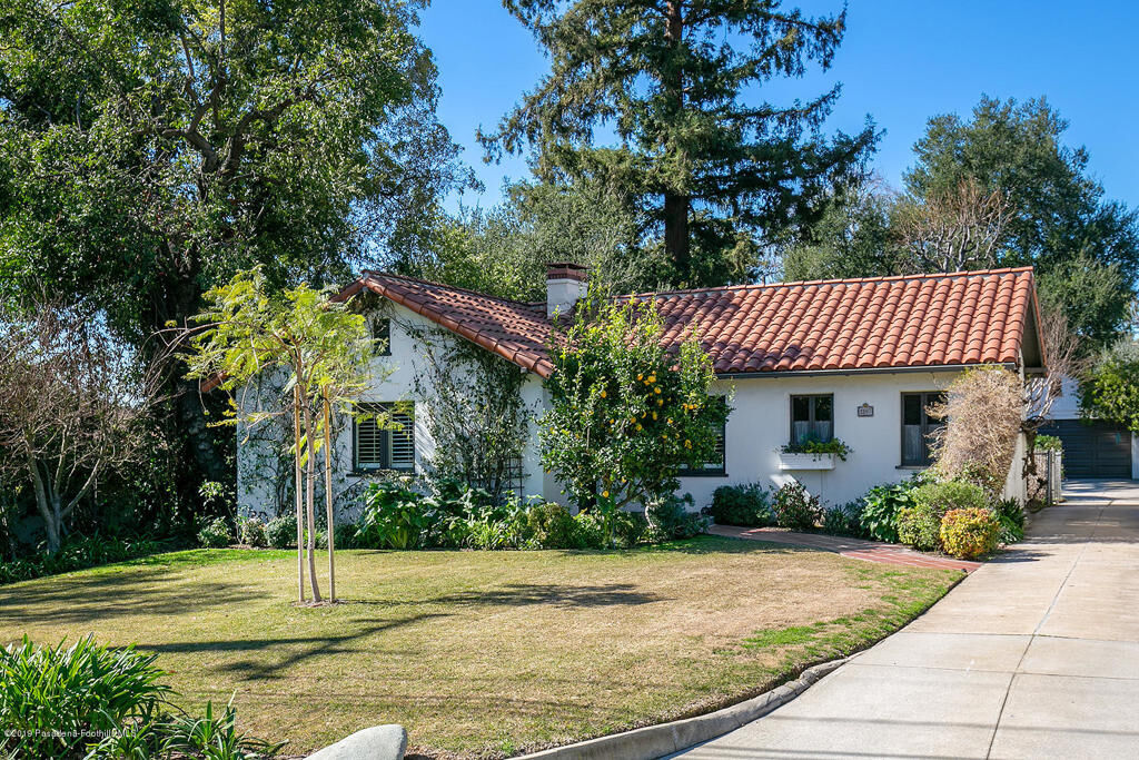 Property Photo:  2187 N Holliston Avenue  CA 91001 