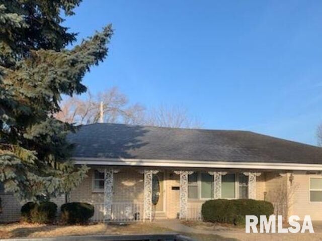Property Photo:  1105 S 7th  IL 61554 