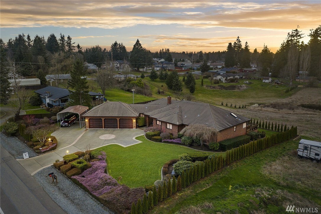 Property Photo: 2910 13th St SW WA 98373